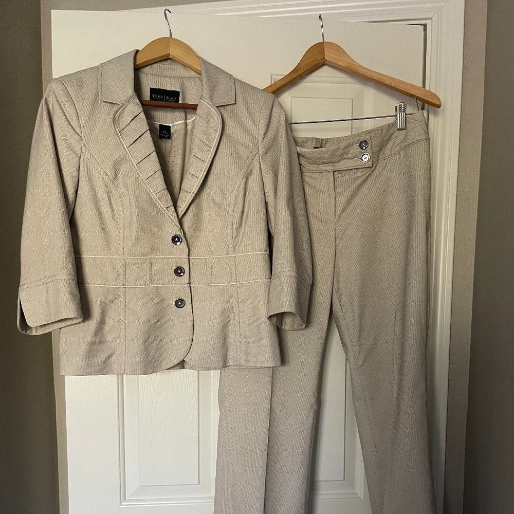 White House Black Market Legacy Pindot Slacks (Size 6R)